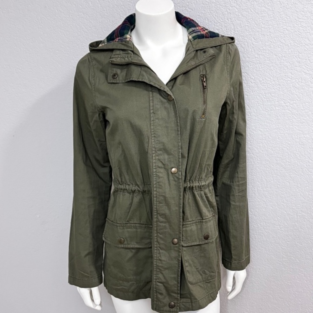 Lightweight Vintage Jacket with Plaid Accents